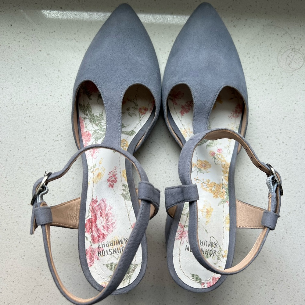 Johnston & Murphy t strap pointed toe heel shoe. - Picture 3 of 5